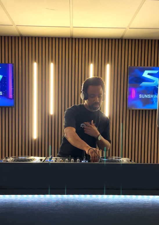 DJ Femzo DJing